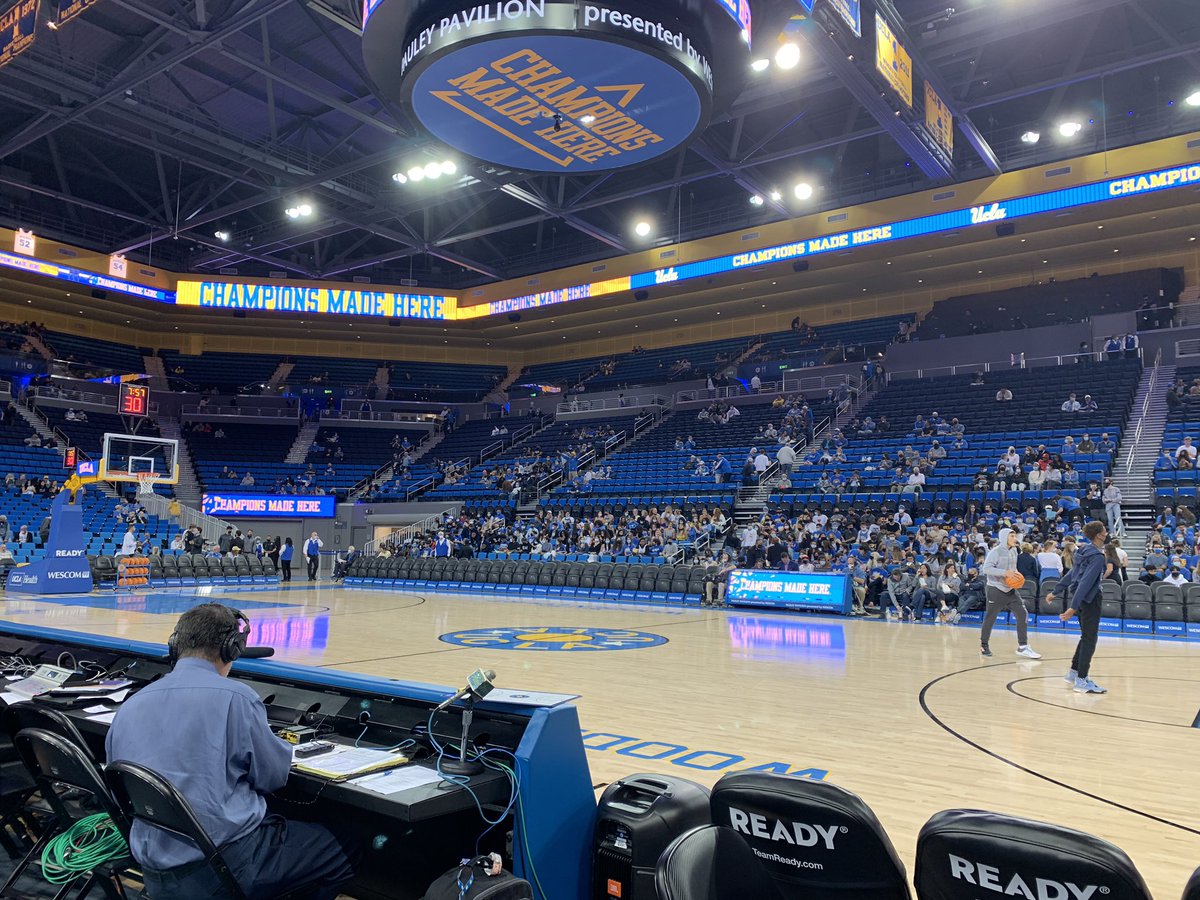 BlueBayBruins's tweet photo. Boots-on-the-ground Journalism for https://t.co/jv9HkpU3YN tonight. 9 minutes to tip between #ChicoSt and #UCLA. @Joet13b https://t.co/v5YKwqtAms