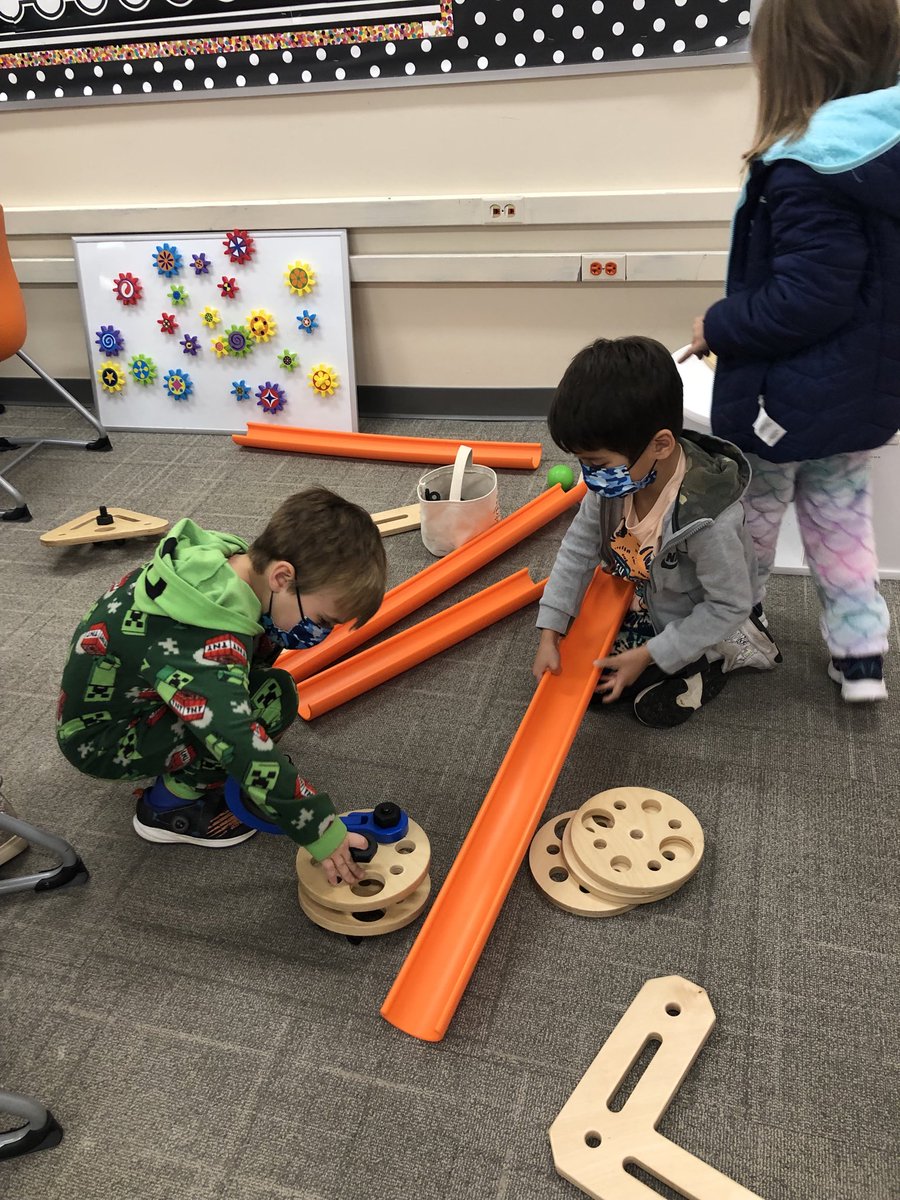 Pajama Day + Free Exploration+Design Thinking=a great day in the Everett Library Creative Zone!
#everettsoars #findingjoy67
#lakeforestdistrict67