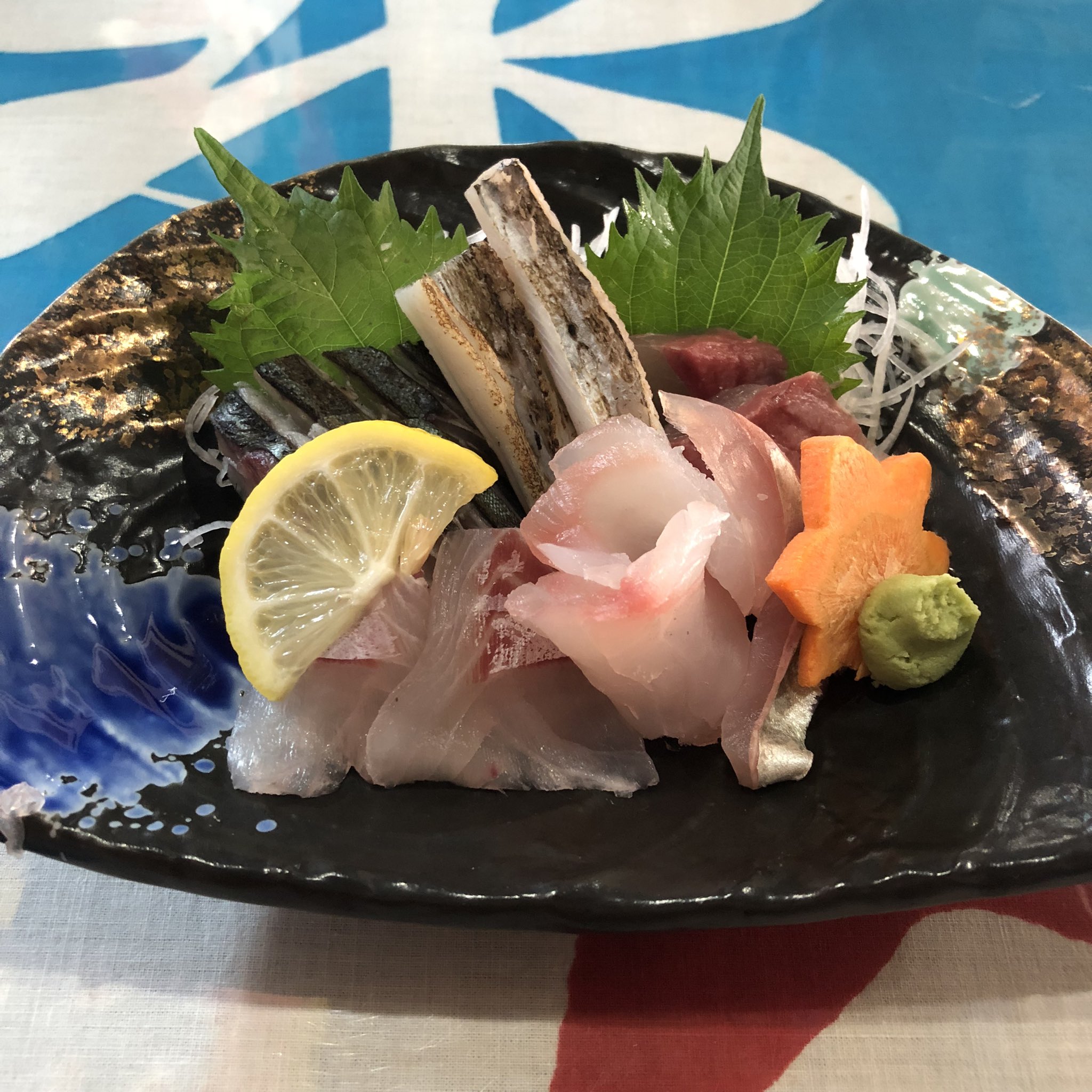 いちば食堂 伊良湖 こんにちは 本日の担当のイチです 本日のお刺身はサワラ アイゴ タチウオ コブダイ ハマチ アジです あいち旅ｅマネーキャンペーン 加盟店になっておりますので ぜひご利用下さい T Co Jpijcqfypm Twitter