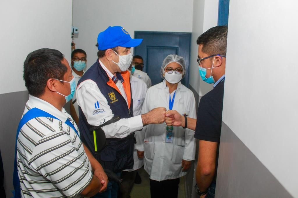 Como parte del fortalecimiento del sistema de salud del país, el presidente <a href="/DrGiammattei/">Alejandro Giammattei</a> supervisó y entregó junto al ministro #JavierMaldonado y el ministro del <a href="/MinSaludGuate/">Ministerio de Salud Pública y Asistencia Social</a>, Dr. Francisco Coma, el Centro de Atención Permanente de Tactic, Alta Verapaz.