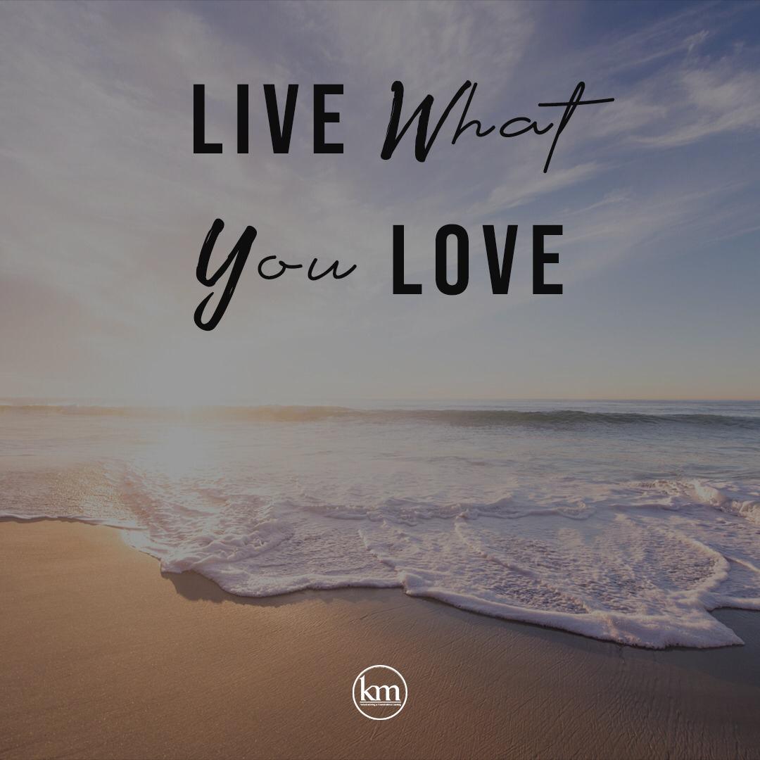 KMbranding's tweet photo. “If you don’t love what you do, you won’t do it with much conviction or passion.” —Mia Hamm. A truly fulfilling life comes from living our passions and being 100% authentic!🙌
#vision #focus #optimistic #keeponyourjourney #successtips #successdose #thoughtsforlife #miahamm https://t.co/rrKZaR6hpR