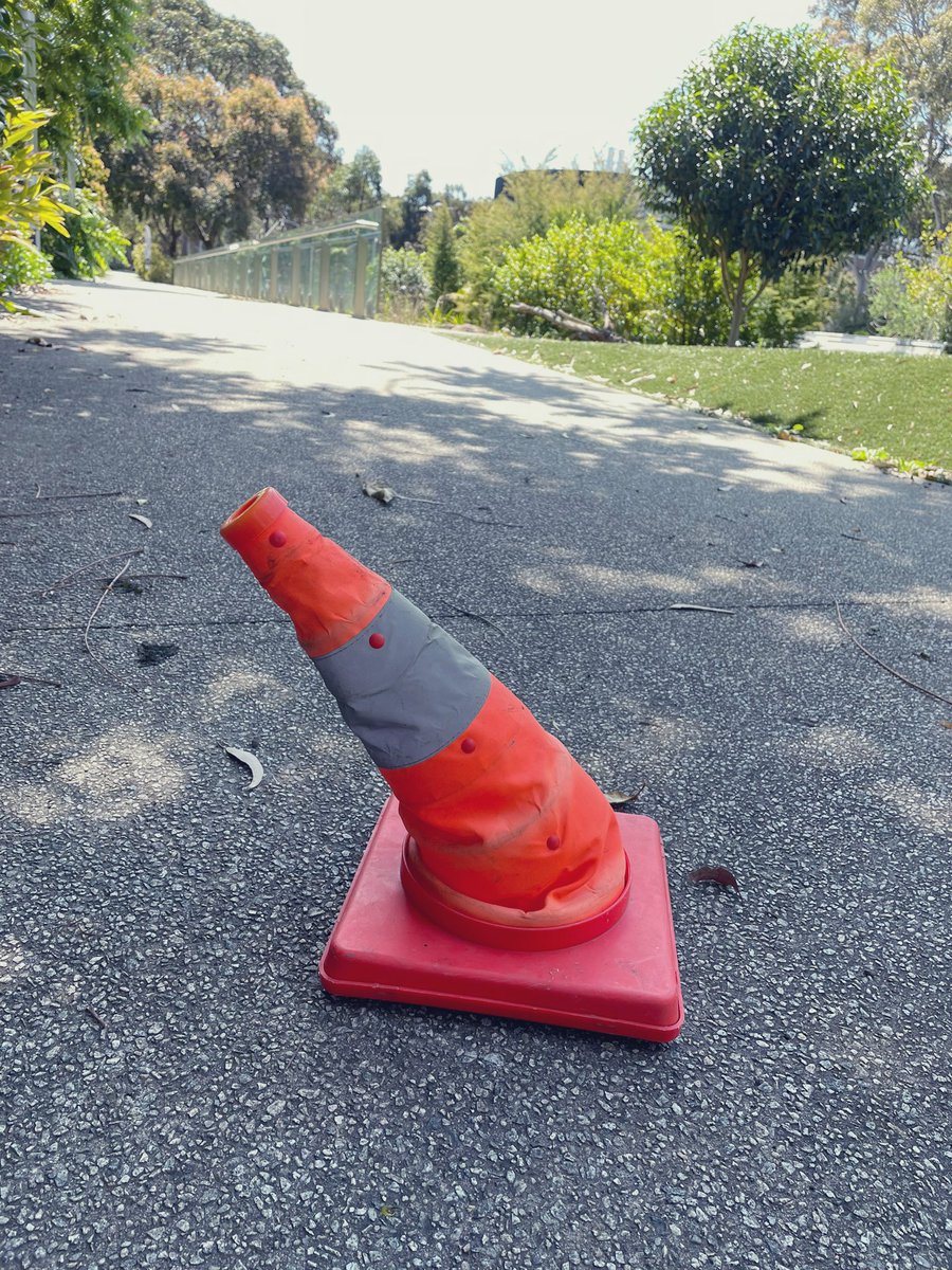 sjturn's tweet photo. Geez… the pandemic has hit the Hogwart’s sorting hat hard #makingendsmeet #capturemonash https://t.co/kuFxQzyuny