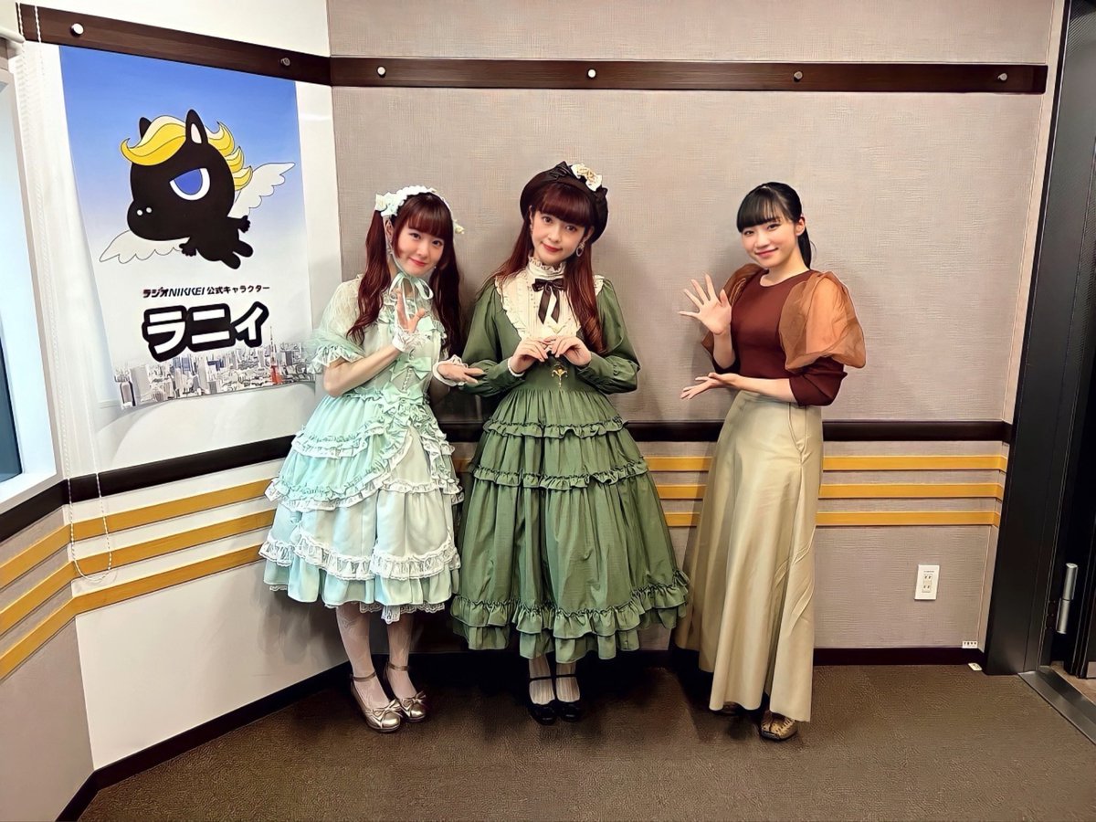 anju_nagai_'s tweet photo. ラジオNIKKEI📻
本日放送のスペシャルゲストは
日本ロリータ協会会長の青木美沙子さんです😊！
私の尊敬してる方です♪色々質問させていただきました！ぜひ聴いてください😍
#青木美沙子
#永井杏樹
#馬渕恭子 
#ロリータ
#ロリータファッション
#ロリータ協会
#radiko 
#民族ハッピー組 
#ラジオNIKKEI https://t.co/80j5i9BHYn