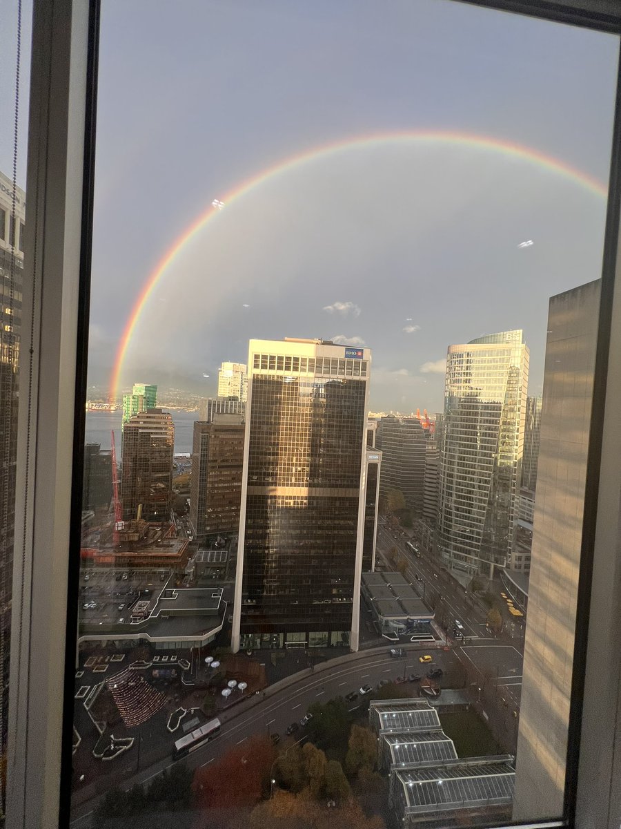 Angelicoin's tweet photo. Thanks god for compensating us as we missed the aurora last night in Vancouver #vancouver #aurora https://t.co/HRhfTMnyV8