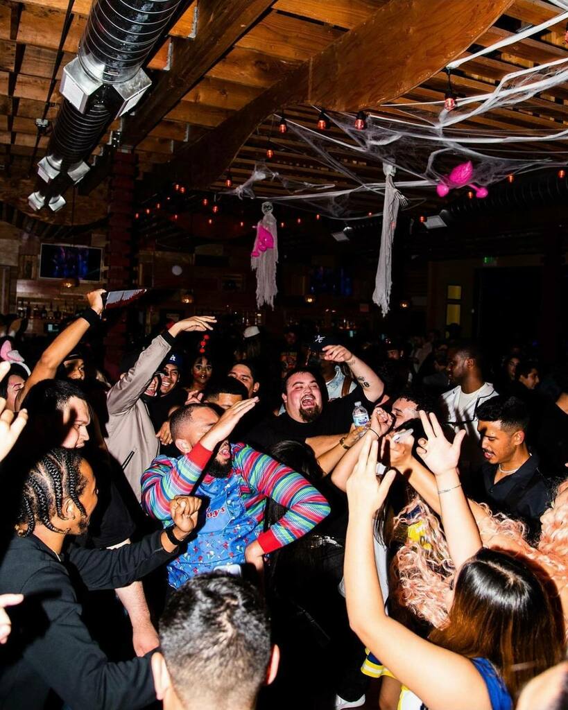 the8020creative's tweet photo. Can you spot the person who stole my knife? 🔪 10/31/21🎃
…
📸 @jonathan.jericho @crewlove.party x @moreluv4all #photodump #chucky #childsplay #halloweencostume #halloween https://t.co/qC2OLzICQG https://t.co/oFZFDeFEUj