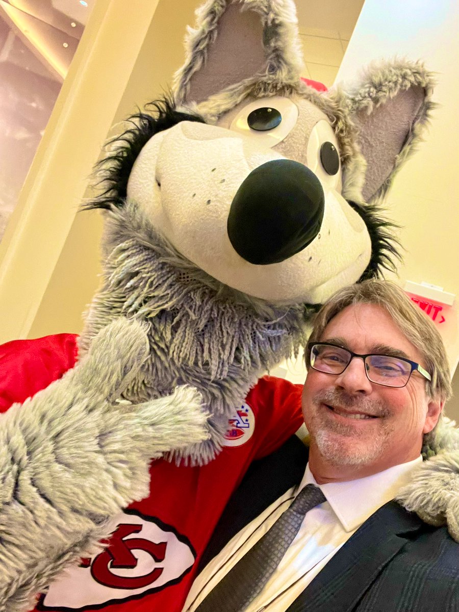 StanMeyers's tweet photo. Put on a tie for the first time in nearly two years. It is KC Wolf after all. #ABCHOAAwards @GEHAField @abc_hoa https://t.co/yf2BeBVtuv