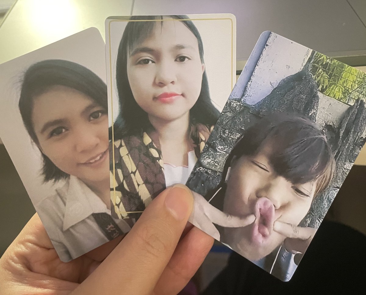 lemonadefps's tweet photo. this is your sign to collect ot4 aespa! 😌

thank you so much @yjeong_sales! sorry super kulit ko with following up. 🥺 it was packed so well and nakakatawa ‘yung freebies HAHAHA.

#from_jay https://t.co/r38gEOeJy3
