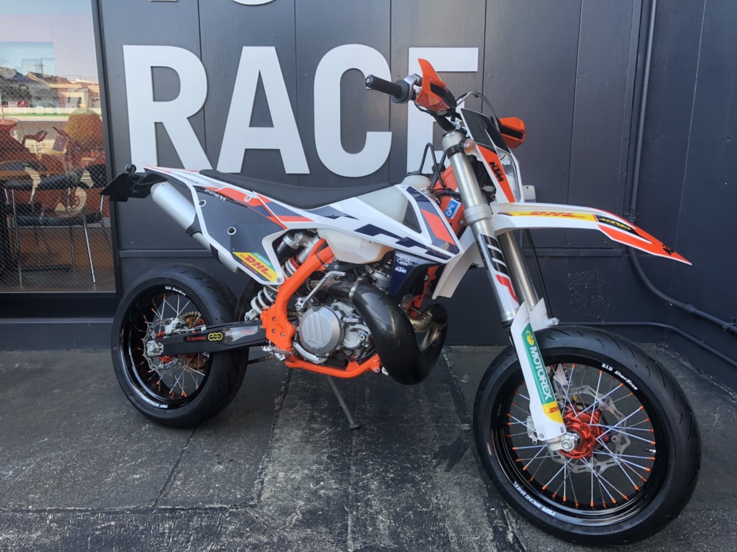 Ktm Tokai 中古車のご案内 250exc Tpi モタード使用車を販売します 2stでモタードは皆さん気になる 車両かと思います Webikeで掲載中です T Co Let8lzqu0s T Co Cmpcqwpg5c Twitter