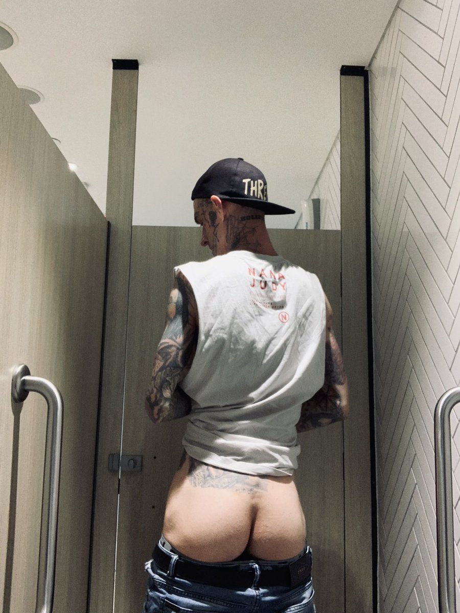 chroniclesinner's tweet photo. RT and if u want it 😈 https://t.co/wybLxFzM0A