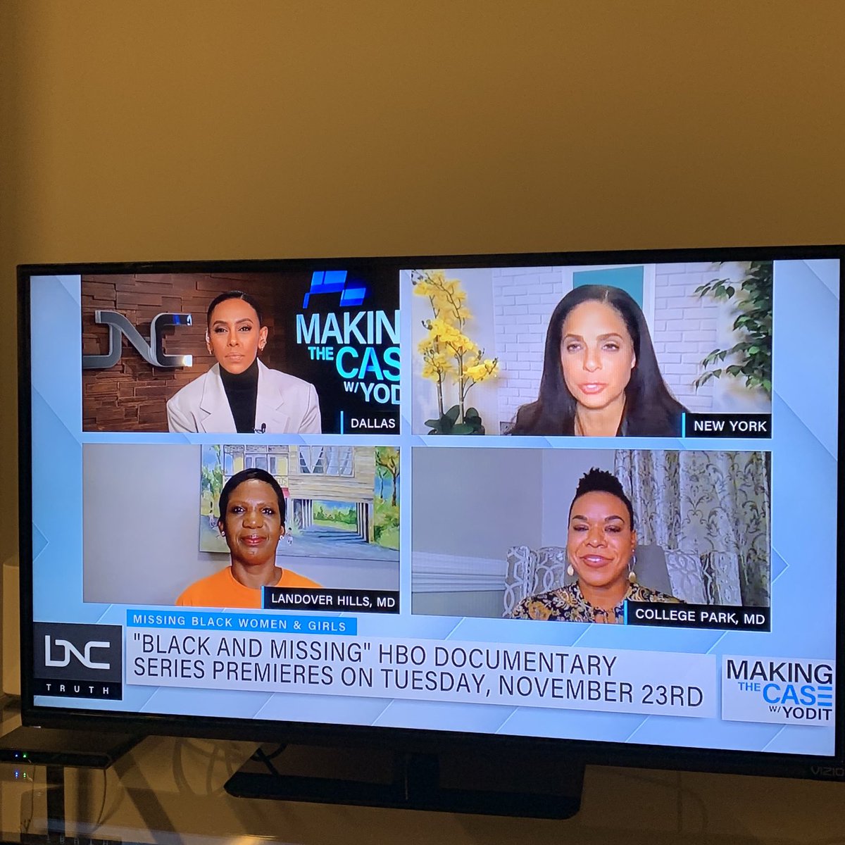 SO PROUD of the work my sis ⁦@yodittewolde⁩ is doing. Also great seeing ⁦@soledadobrien⁩ on the show tonight for such an important issue as #blackandmissing . I’f y’all are not watching #makingthecase on ⁦@BNCNews⁩ you’re missing out! #trustblackwomen