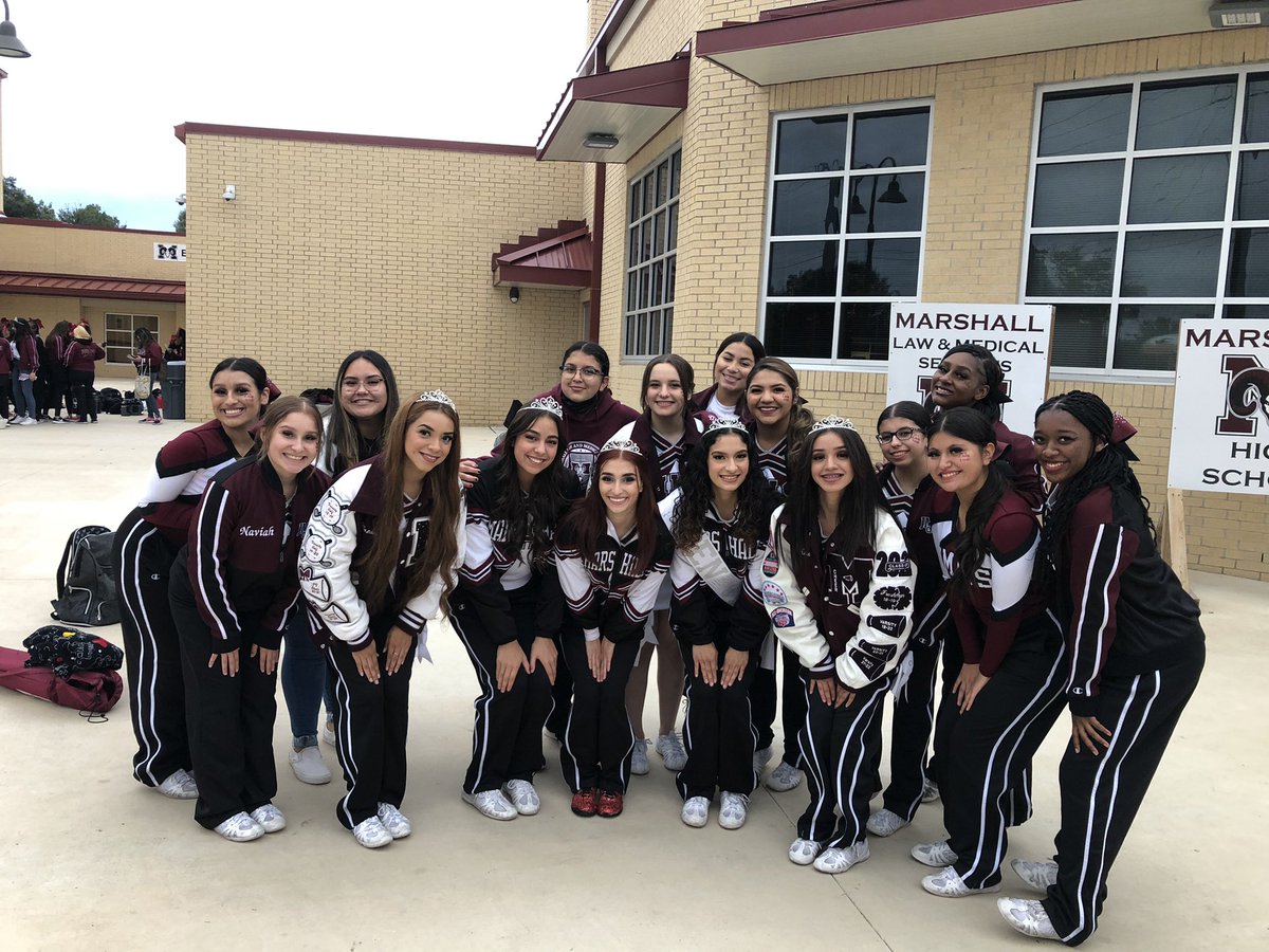 MarshallHSCheer's tweet photo. We love our seniors! 💓 https://t.co/wZAqmpBumG