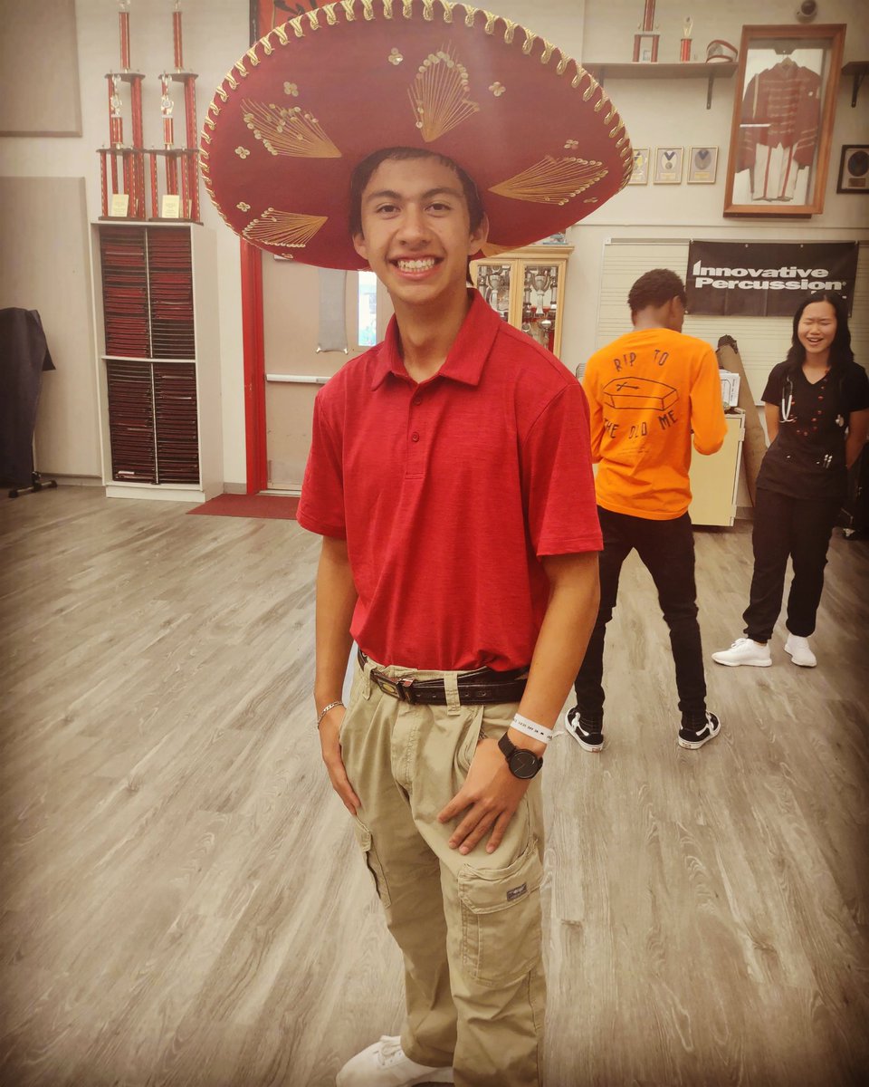 high_veroband's tweet photo. More pics from costume fun! #msbandconcert ππΊπ΅β€οΈ https://t.co/T622CWtihR