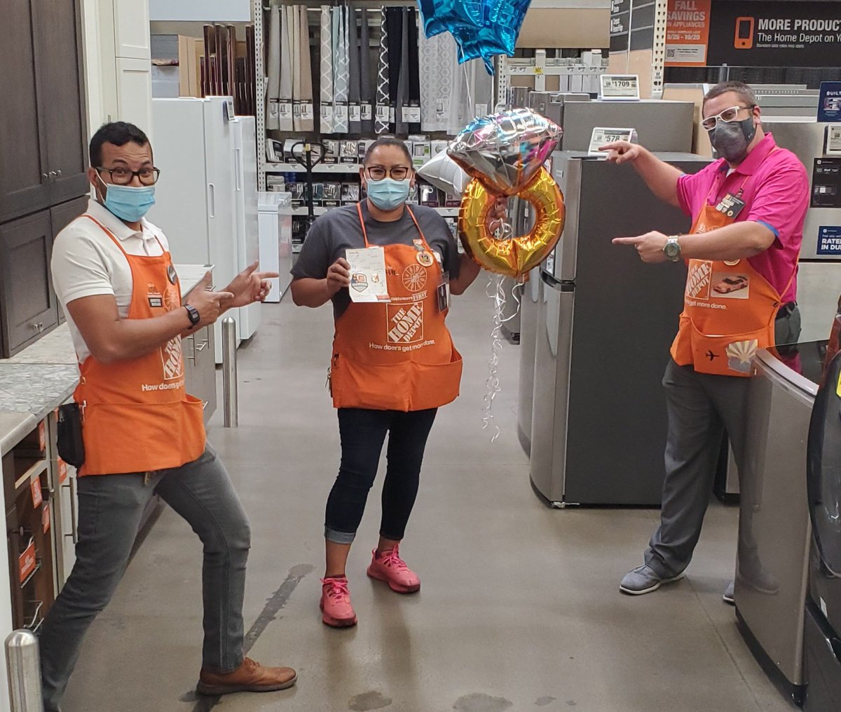 DeborahCrookes's tweet photo. #VOA0469 #recognition Shine bright like a Diamond!! DS @HollieCoronado2 getting her diamond milestone!! Way to go!! @JefferyOfenloch @JakeFromDaDepot @D66Celest @cat_thanner https://t.co/2ZtKIMsfpZ