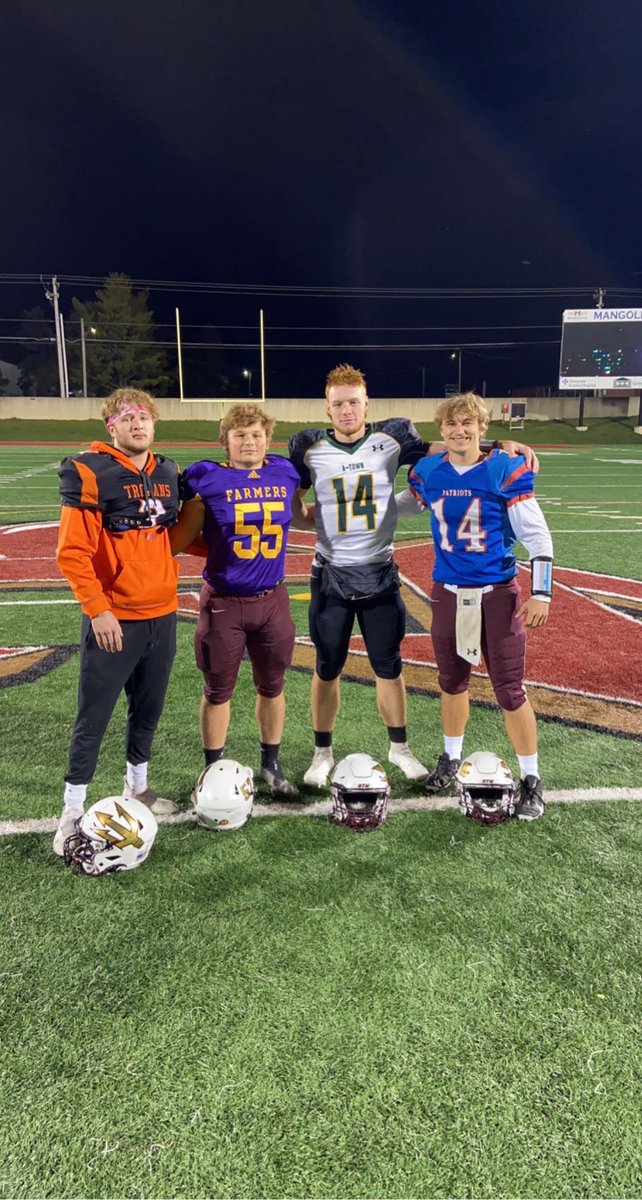 ltinkham14's tweet photo. Prarie Land and Lincoln Trail boys @AtownFball @FCHSFarmerFB https://t.co/ahqgIz7wZm