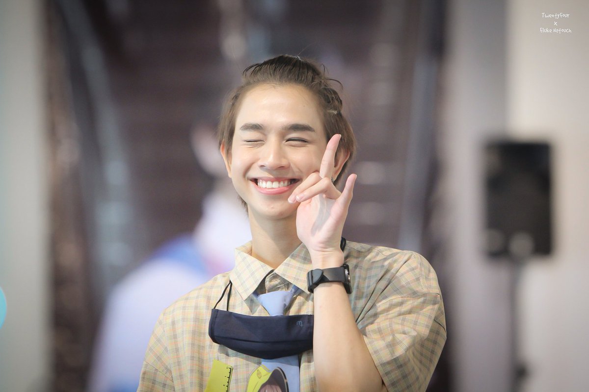 TwentyFour_O8's tweet photo. ห้อยคอแทนได้ม่ะ #ฟลุ้คณธัชแมสไหมล่ะ https://t.co/687N9n54hG