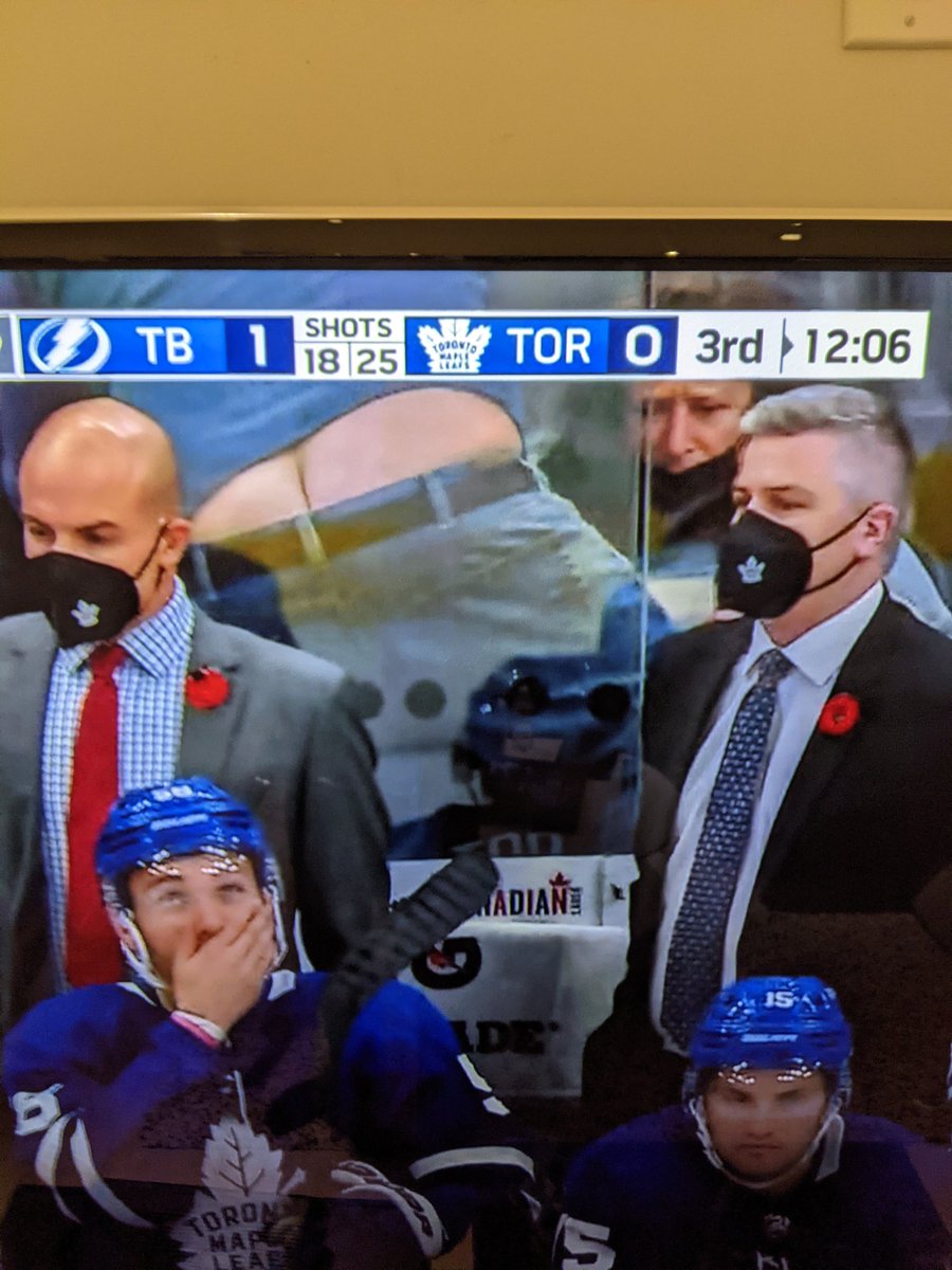 appraiser1111's tweet photo. Did anyone see this at tonight's game. Lmao... https://t.co/cSLpB0iTB5