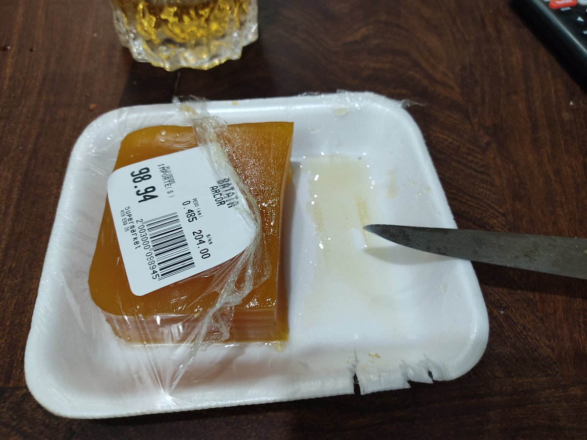 lacha's tweet photo. 11:23 todos los demás postres compiten por un lejano segundo puesto 

Ni lo intenten https://t.co/V5KBQB9CWl