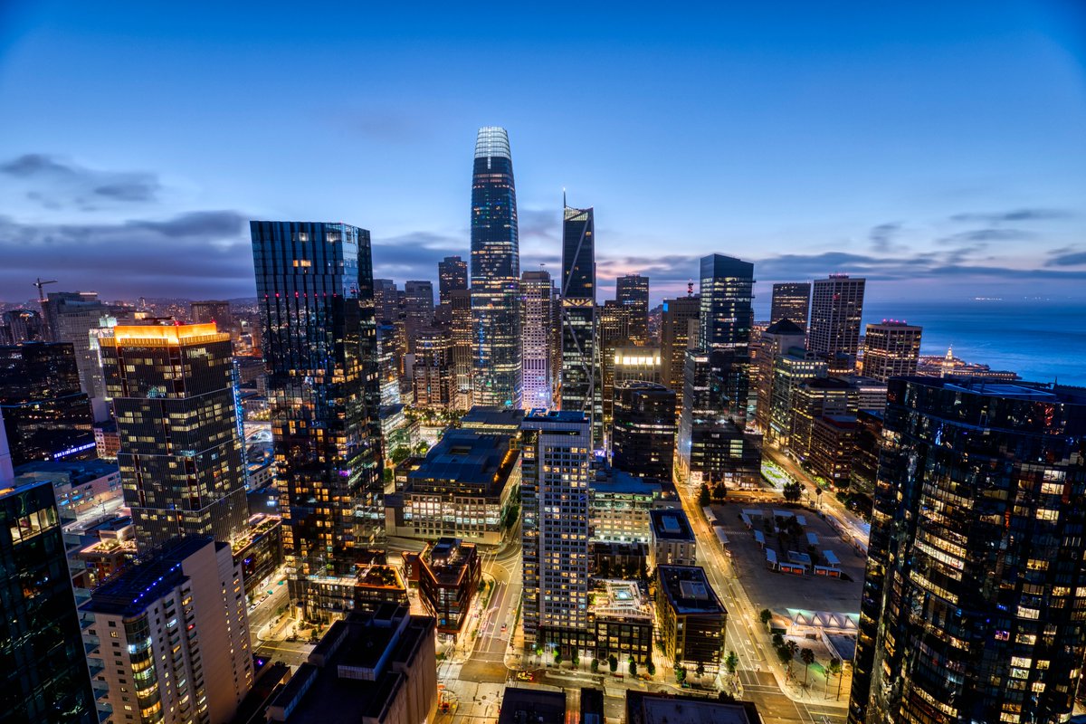 _dipsauce's tweet photo. Blue Hour from a roof in San Francisco https://t.co/euhTqWudQp