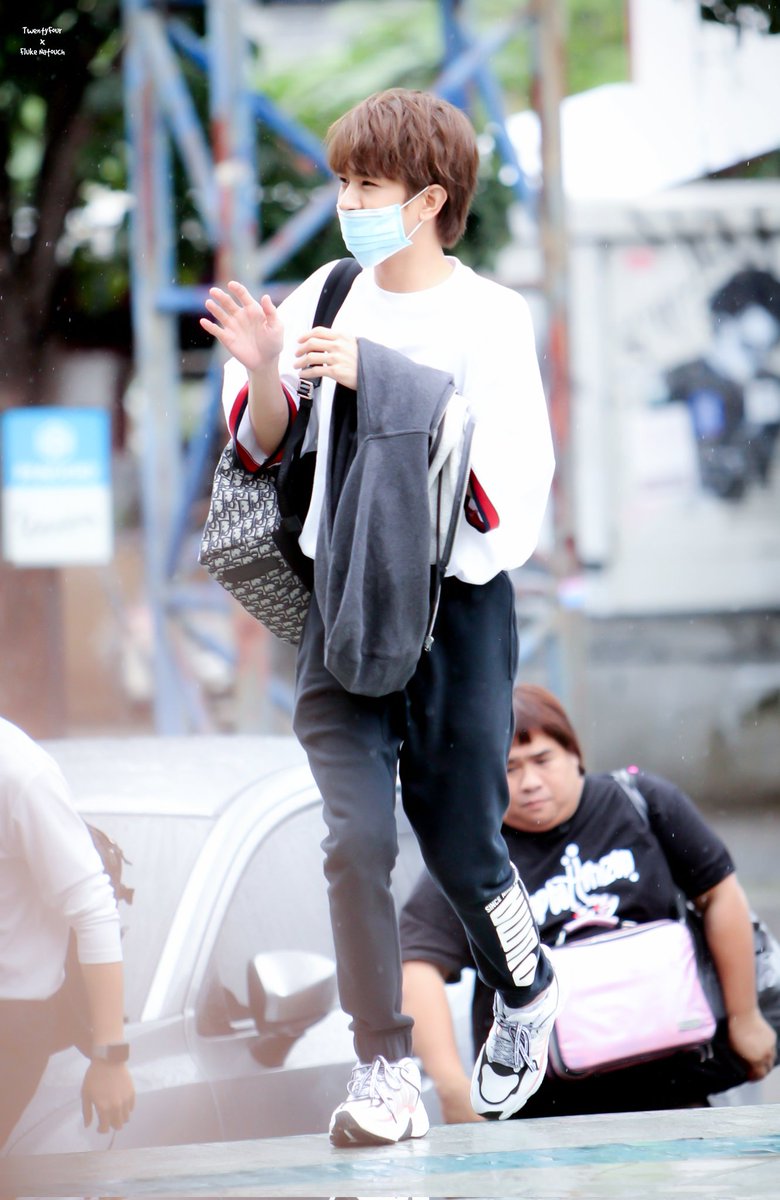 TwentyFour_O8's tweet photo. ลมพัดจะปลิวมั้ยเนี้ยย #ฟลุ้คณธัชแมสไหมล่ะ https://t.co/5NOlZowtXd
