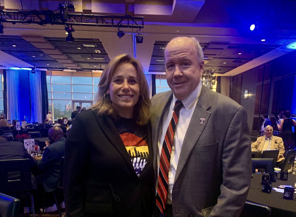 Ldoc32's tweet photo. Great night celebrating this Philadelphia Sports Hall of Famer @TUlaxCoachRosen 🦉🦉 https://t.co/UHKcStiBBu