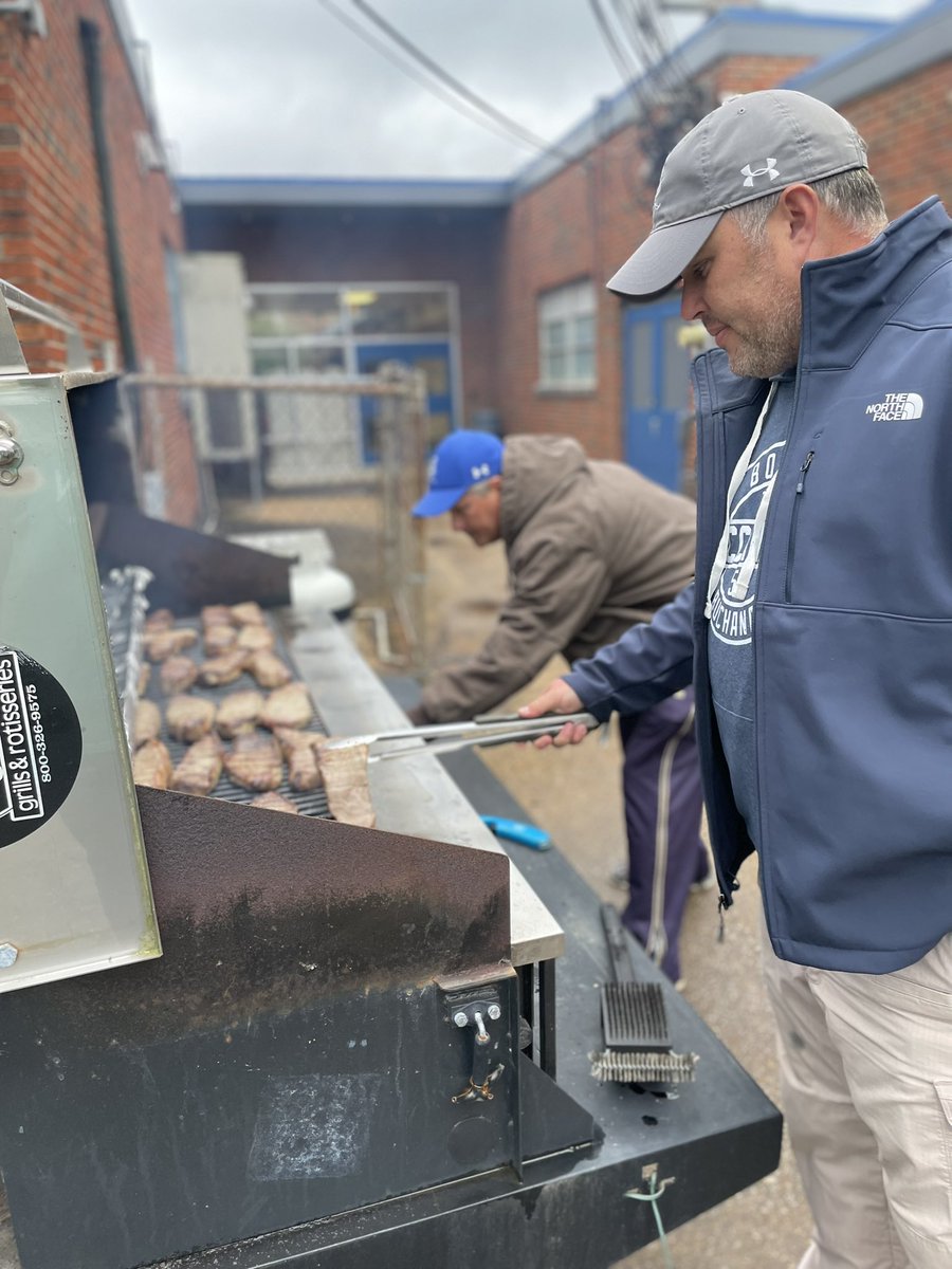 BBSfootball's tweet photo. Playoffs means Steak Dinner! Special thanks to all the moms & dads who help make this night amazing! #weareBBS #BEATcpa #ONE68 https://t.co/QsqH2GuIM4
