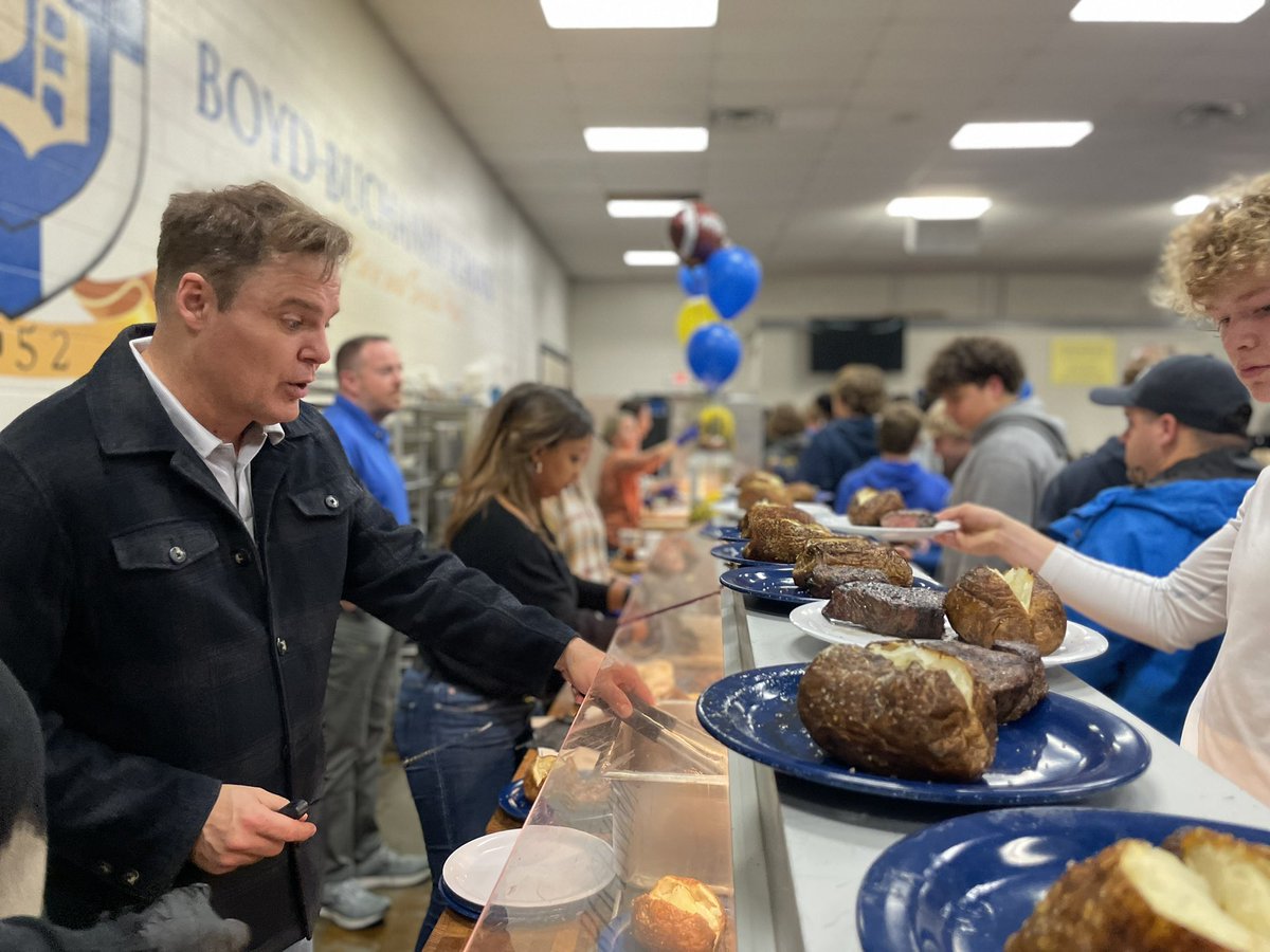 BBSfootball's tweet photo. Playoffs means Steak Dinner! Special thanks to all the moms & dads who help make this night amazing! #weareBBS #BEATcpa #ONE68 https://t.co/QsqH2GuIM4