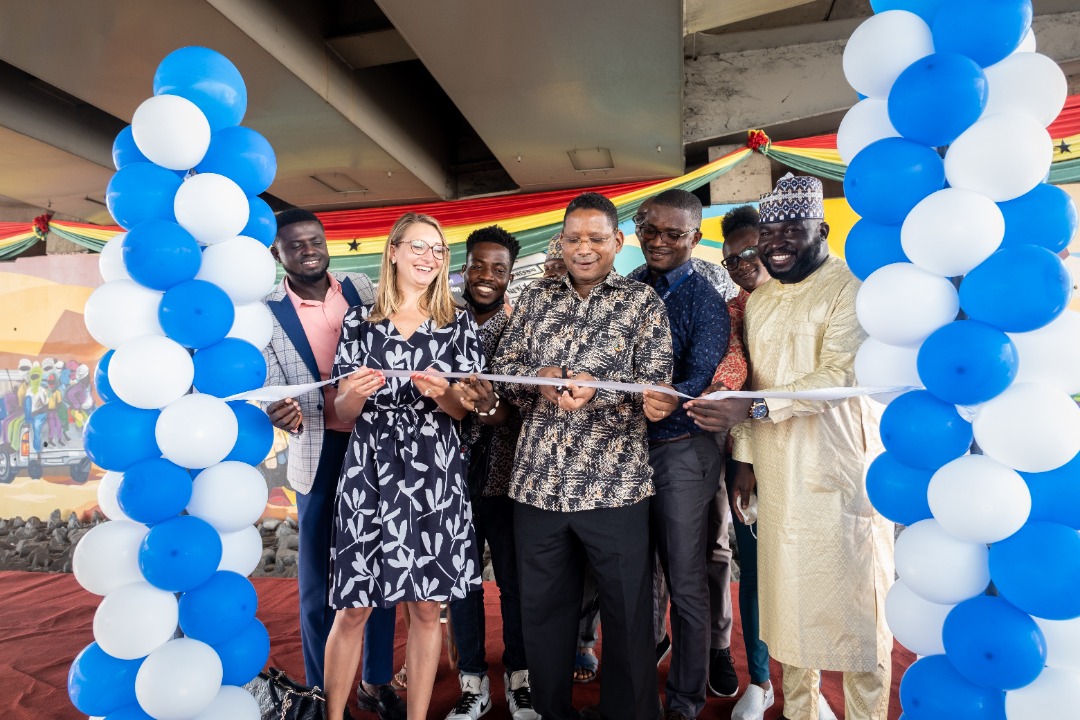 ADiallo2018's tweet photo. Power of #Art #Culture #Creativity to speak truth about #Migration...
Magnificent mural unveiled Circle #Accra
Empowering Youth &amp; Media on #Migration 
'Building Peace in minds of young women &amp; men'
Medasse @AccraMetropolis #Grafittie @ItalyinGhana  @IOMGhana @UNinGhana @moigovgh https://t.co/Ual8cwhiiX