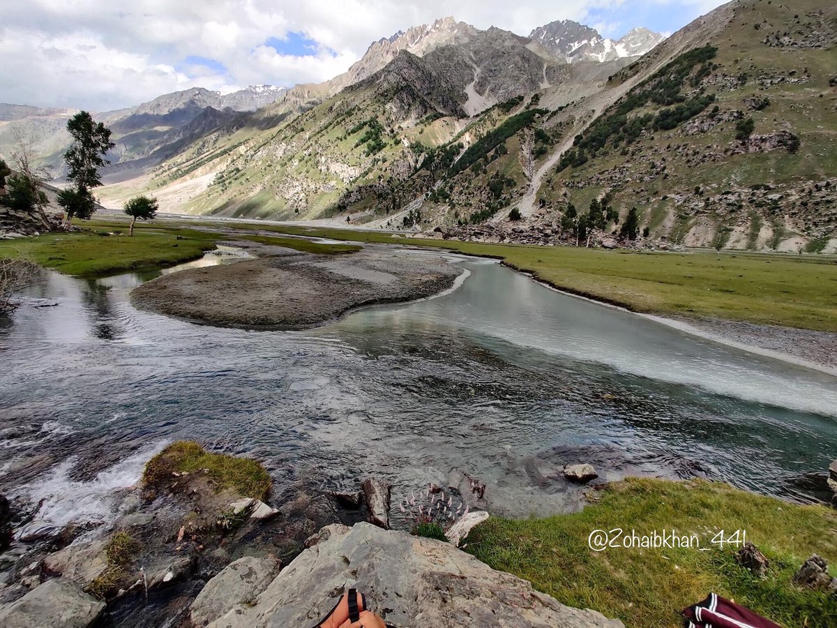 Zohaibkhan_441's tweet photo. Jummaah Mubaarak 💐💐
#NaltarValley #FerozaLake 
#GilgitBaltistan #DiscoverPakistan #BeautifulPakistan #TravelInPakistan #AutumnFalls #Traveller #HiddenLake https://t.co/Qxht1p1Avu