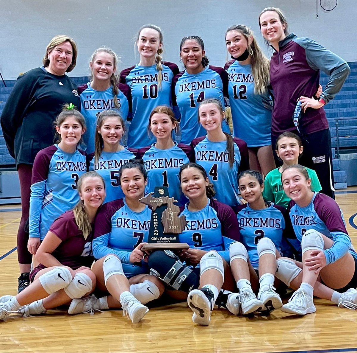 okemosvolleyB's tweet photo. District Champions!!! #JPStrong๐๐๐ #IAEโฅ๏ธ๐โฅ๏ธ https://t.co/BVg50K5T8Y