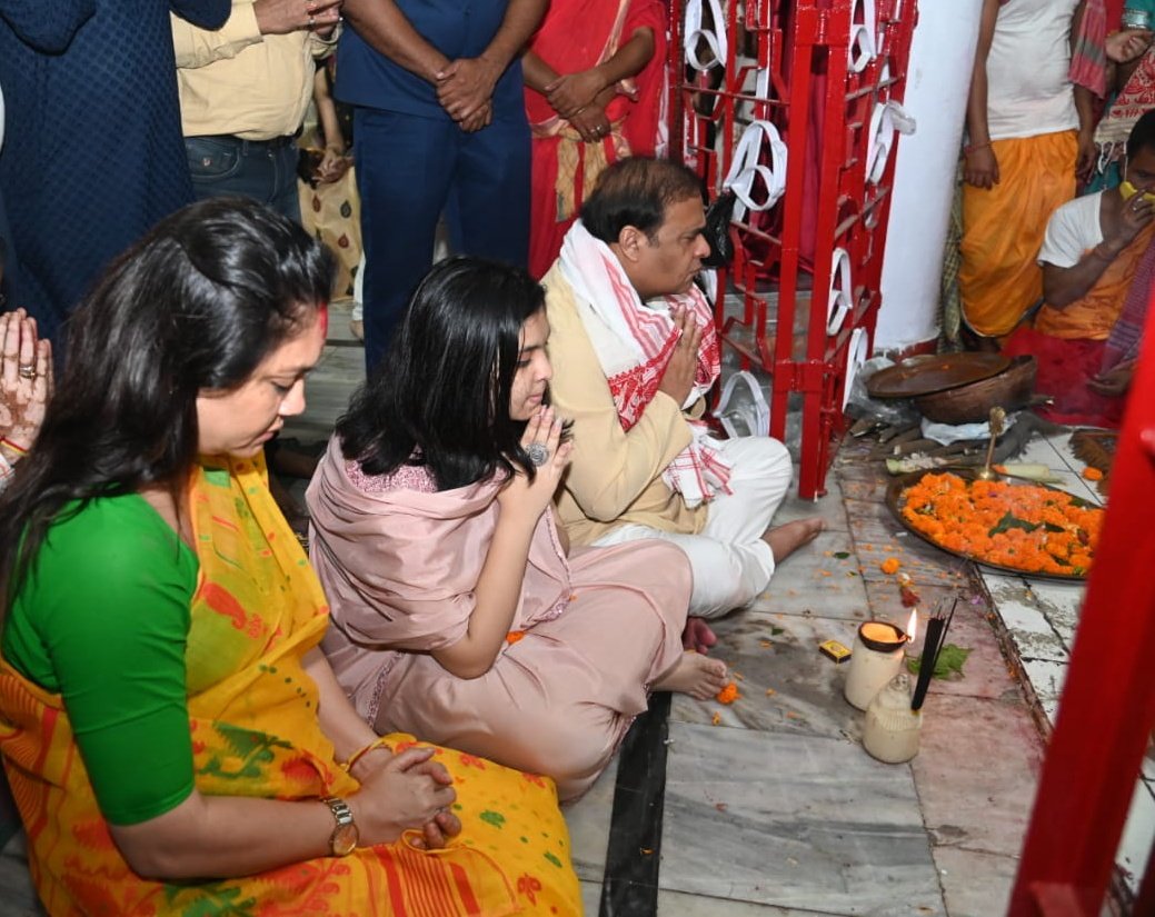 himantabiswa's tweet photo. Offered prayers to Maa Kali, along with my wife @rinikibsharma and daughter Sukanya last night at Sarbojanin Kali Puja at Natun Sarania Gandhi Basti Rajohua Kali Mandir, Guwahati.

Sought blessings from Maa to bestow us all with good health and happiness. https://t.co/rB6Uw2IQNr