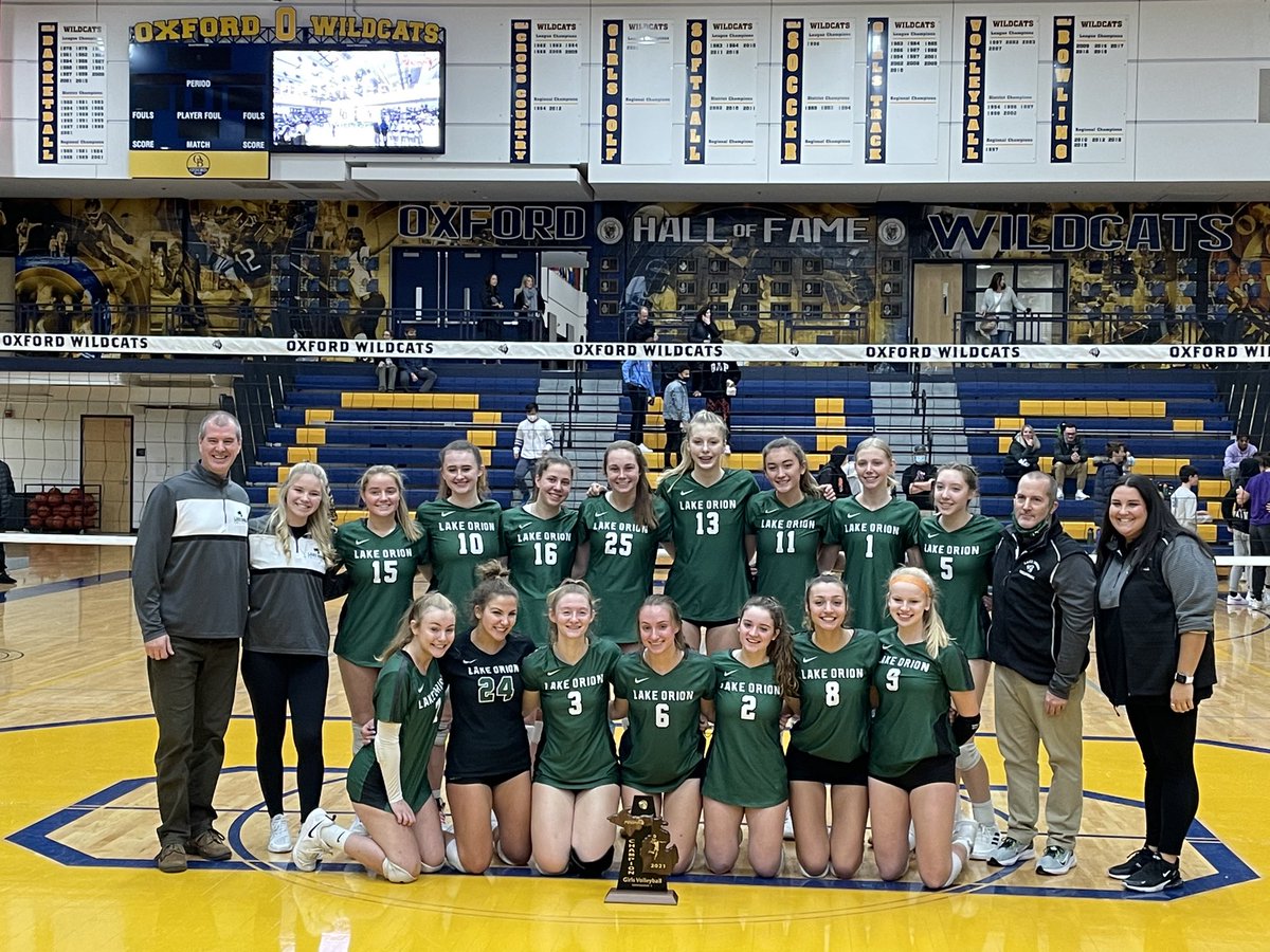 LOCoachTony's tweet photo. District Champs! Go Dragons!! 💚 https://t.co/XcrKNL3vZT