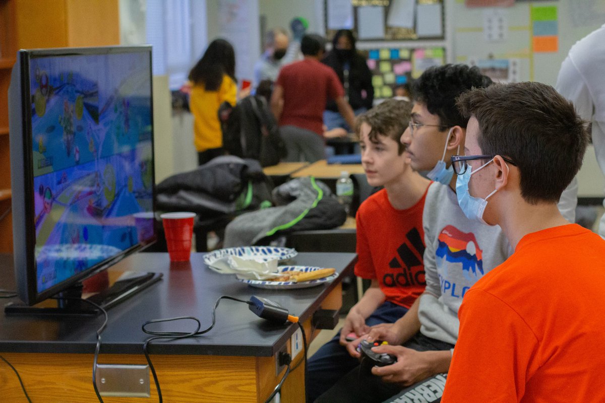 lhsesps's tweet photo. Game Night was a blast! It was so nice having it again after so long. #LibertyLearns #OurFISDStory #Esports @ChrisDHam https://t.co/TW9PbX5RvR