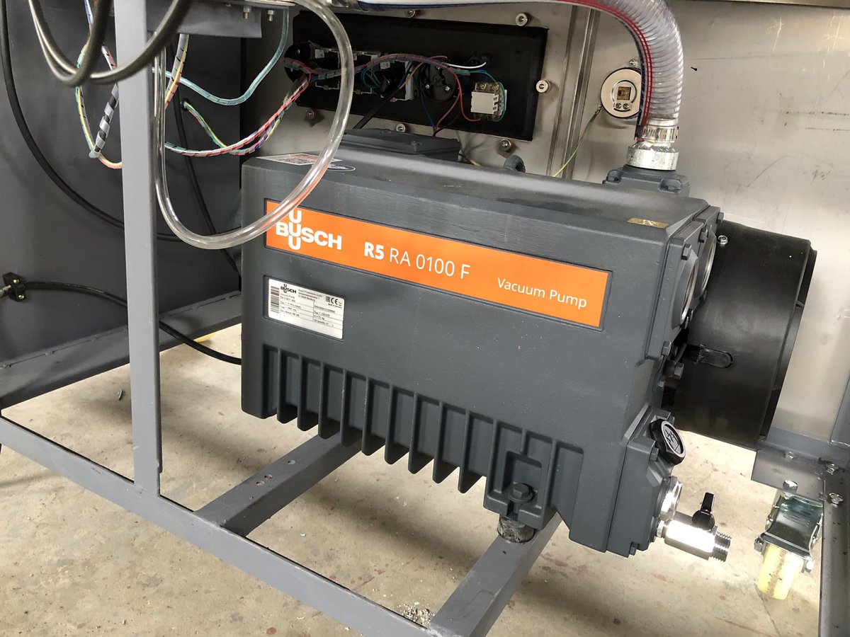 WECANPAKMIKE's tweet photo. Wecanpak 600 double chamber vacuum machine with Busch RA0100F vacuum pump.better vacuum better packaging #wecanpak #busch #vacuum #vacuummachine #vacuumpacker #vacuumpackagingmachine https://t.co/7KoE92pvO8