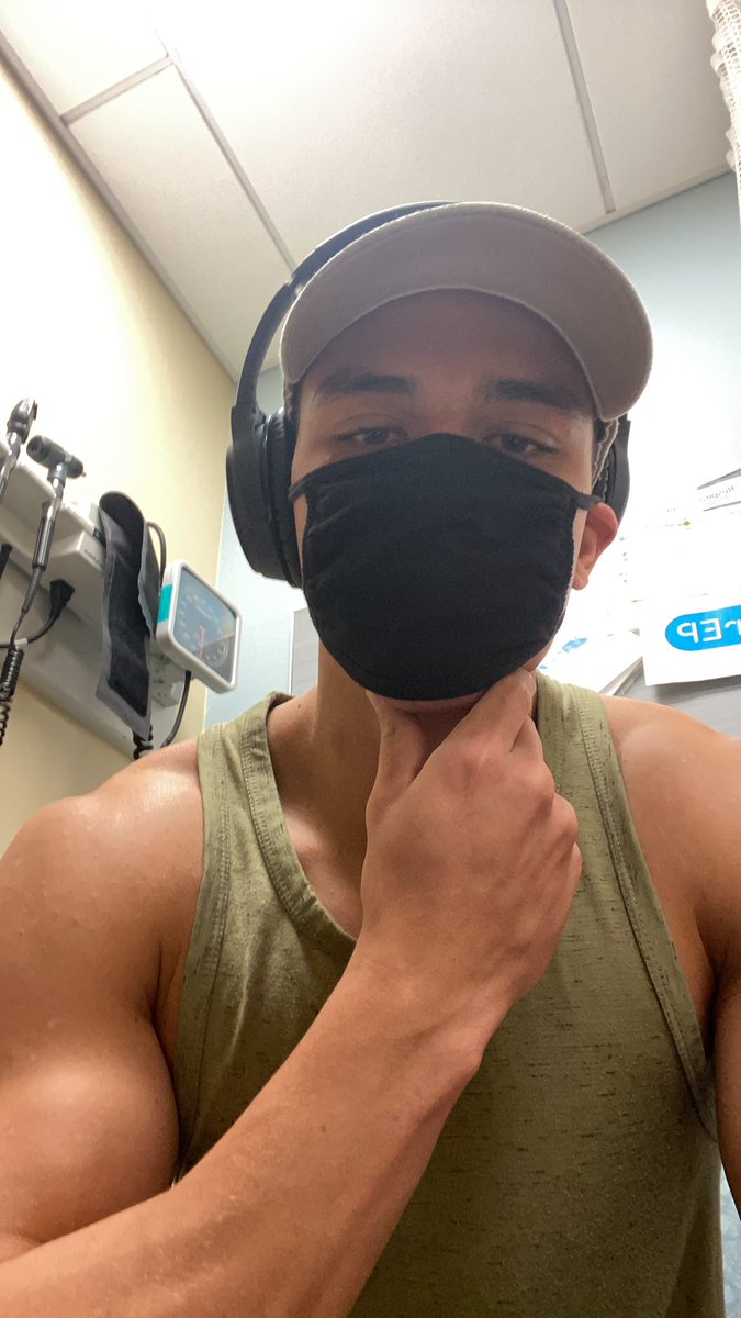 addictedmindz's tweet photo. At the hospital whose gunna send for daddy? https://t.co/oh3icNv33J