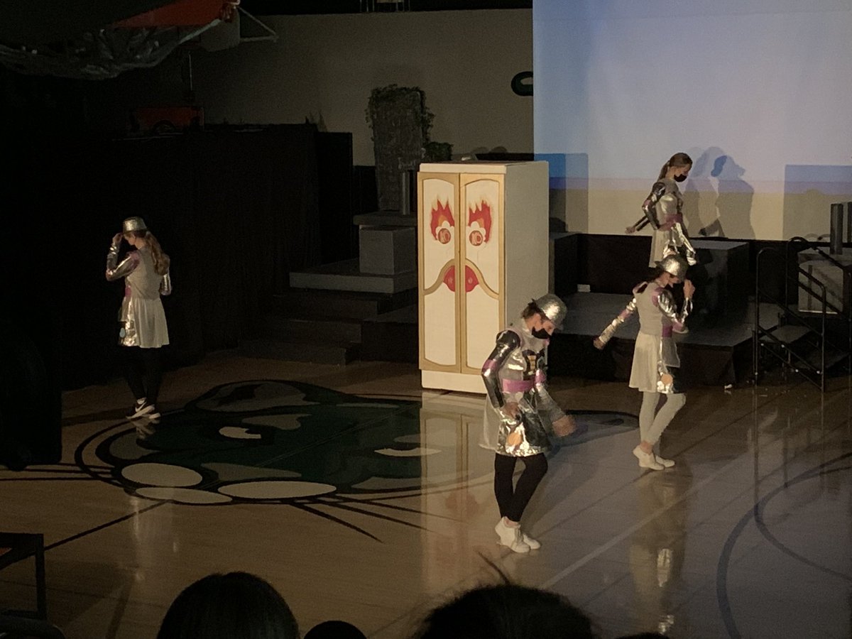 CarmodyMiddle's tweet photo. More photos from the Carmody fall musical “We Will Rock You”!!! https://t.co/oOhlhEmo0z
