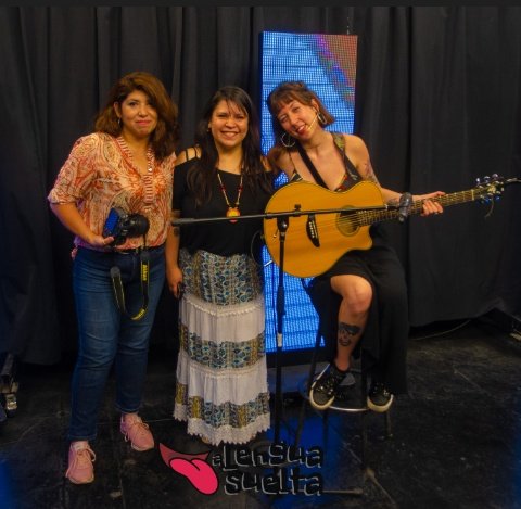 alenguasueltaok's tweet photo. Postales de un enorme programa de #ALenguaSuelta para el programa número 18 tuvimos a Gustavo Vaccarella (conductor y productor) Carolina Vera (fotógrafa y productora) y la hermosa Viento de Oriente 💛 nos deleitó con su música. Cómo todos los jueves prendete a @TV2SALTA ! https://t.co/S6zpwCQLu6