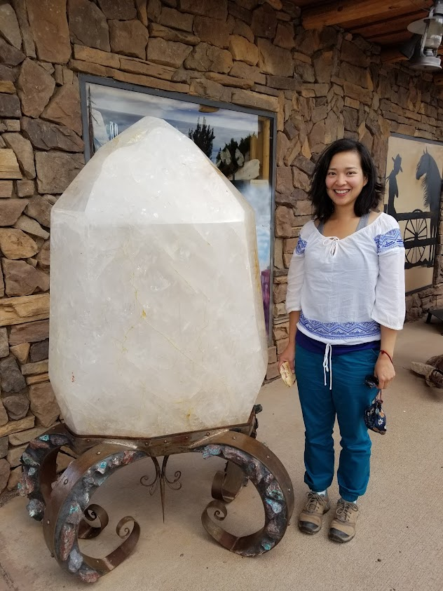 jason_loxton's tweet photo. Wee little quartz crystal at a store on drive to Grand Canyon. (Note: Person is 10 cm tall.) https://t.co/78m3ZDSr60