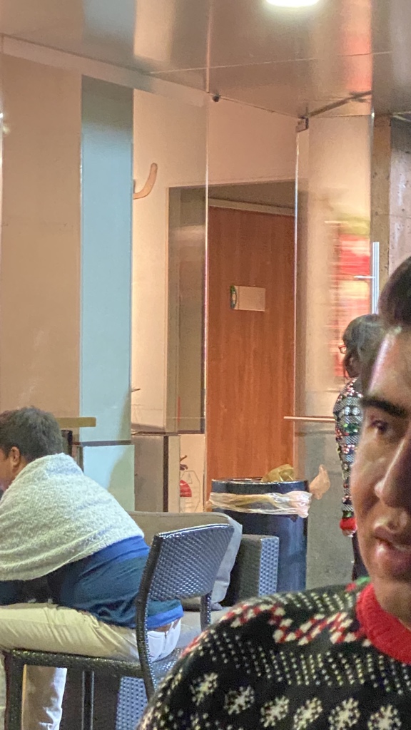 Para <a href="/StarbucksMex/">Starbucks México</a> en Soriana Mixcoac la pandemia ya se terminó y cerramos las puertas por que hace frío 🥳🥳🥳 bien ahí