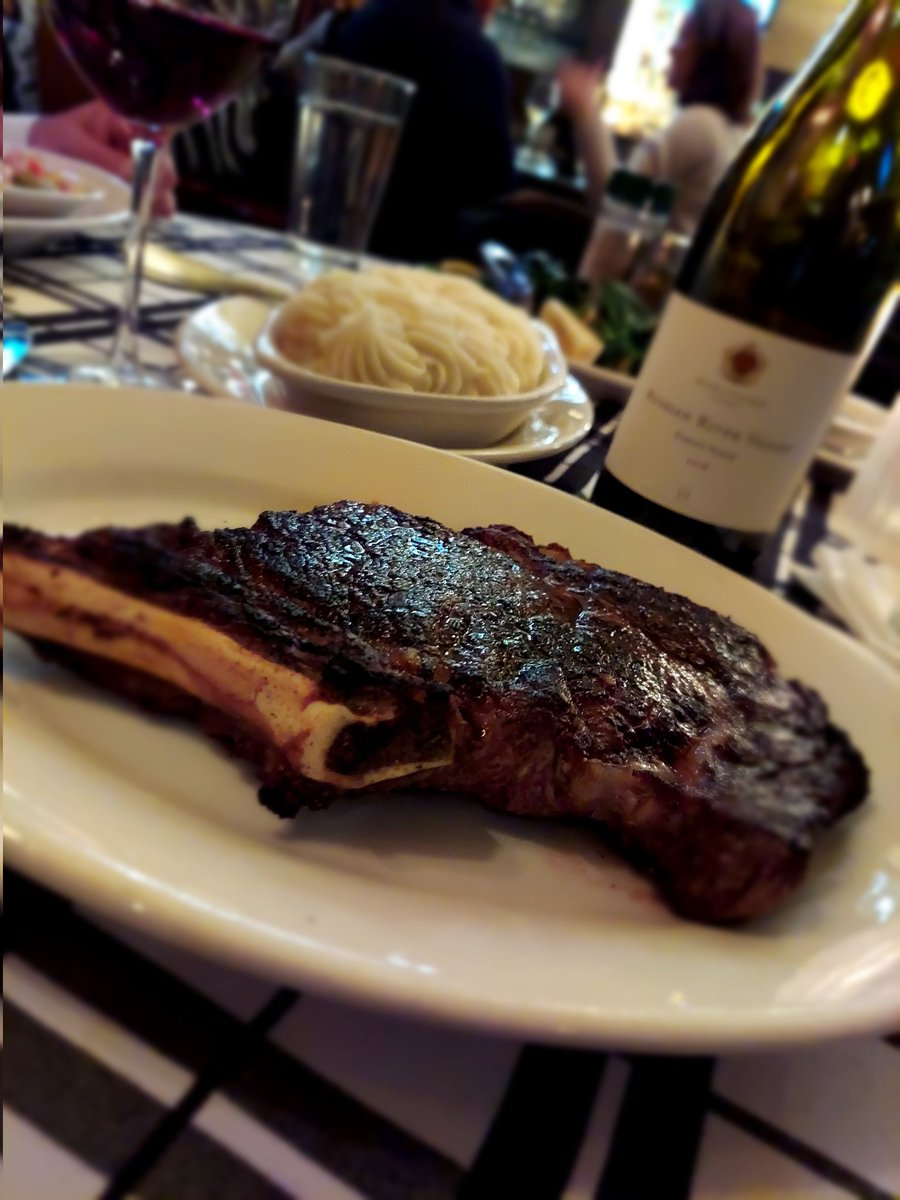 Dg3simon's tweet photo. When (in) #Chicago always #manditory @GibsonsSteak
#winestagram #vino #winelover #winetime
#travel #chef #foodie #lifestyle #holidays #business #motivation
@suziday123 @WineFolly @wineworldnews @damewine @So_mmel_ier @extratv @winewankers @VinousReverie https://t.co/giAaIX2tQK