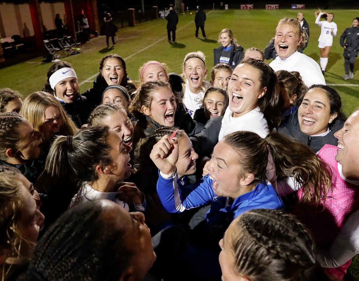 HofstraWSOC's tweet photo. 𝐓𝐈𝐓𝐋𝐄 𝐁𝐎𝐔𝐍𝐃. 

#RoarWithPride https://t.co/kAj12ii1hT