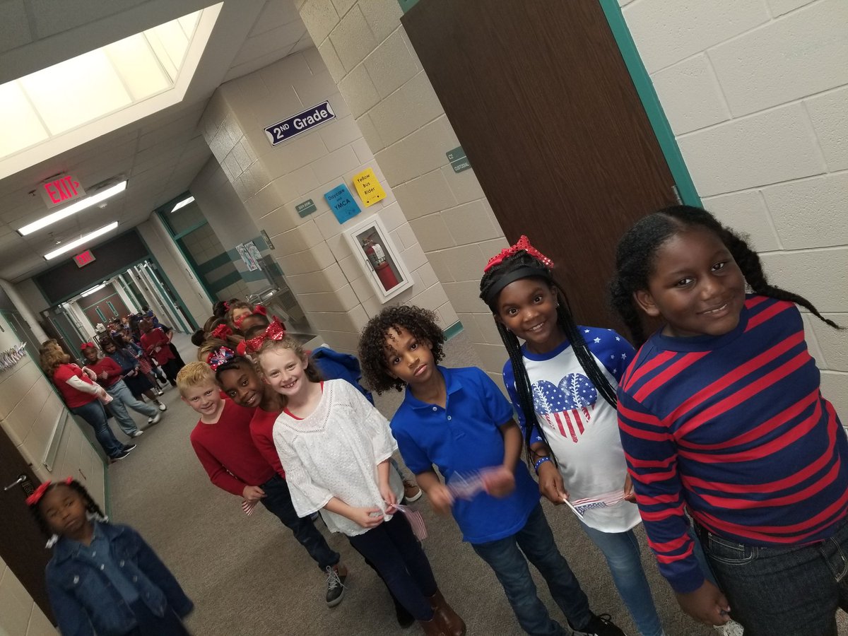 mrsconry's tweet photo. The lovely, talented @MBE_MUSIC did it again! The performance tonight was absolutely beautiful. β€πΊπΈ Way to go 1st grade, SO very proud of you! #mbebears2020 @HumbleISD_MBE https://t.co/Ll0a9gDQBT