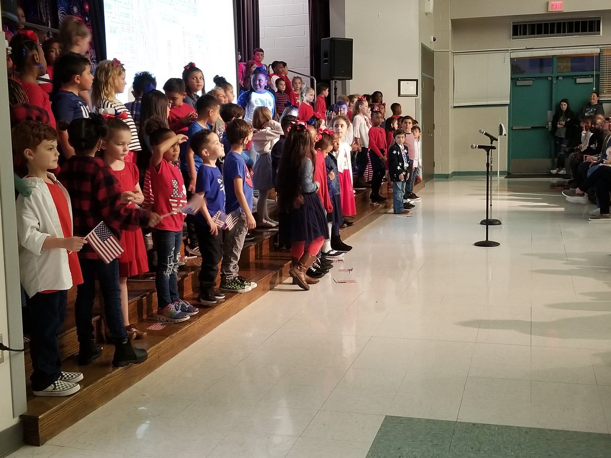 mrsconry's tweet photo. The lovely, talented @MBE_MUSIC did it again! The performance tonight was absolutely beautiful. β€πΊπΈ Way to go 1st grade, SO very proud of you! #mbebears2020 @HumbleISD_MBE https://t.co/Ll0a9gDQBT