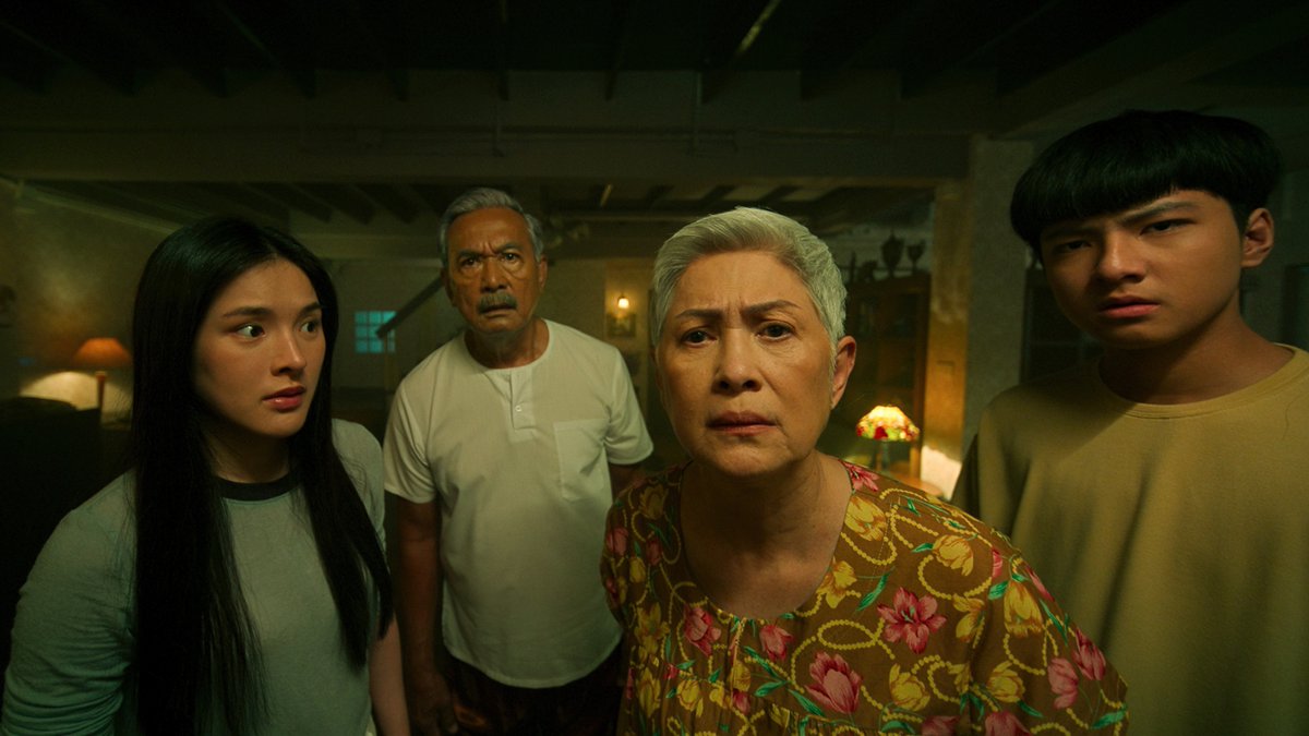 netflixreviewTH's tweet photo. แค่เห็นปันปันก็อยากดูแล้วเนี่ย หนังไทยเรื่องใหม่จาก Netfllx 'The Whole Truth ปริศนารูหลอน' กับการค้นหาคำตอบเบื้องหลัง “รู” ลึกลับที่ปรากฎขึ้นบนผนังบ้านอย่างไร้คำอธิบาย อีกทั้งครอบครัวยังเต็มไปด้วยความลับ รอดูได้ 2 ธันวาคมนี้ ทาง Netflix https://t.co/6y84aIB6Yy