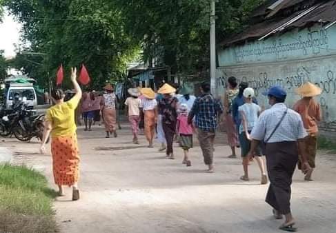 silverqueen9472's tweet photo. A regular marching strike was held in a village in #Shwebo township on the morning of November 5 to support NUG government &amp; to overthrow dictator.

LEGALIZATION OF NUG
#Nov5Coup
#WhatsHappeningInMyanmar https://t.co/IzgY7mFzbt