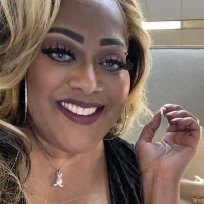 PapiVixen's tweet photo. #NewProfilePic https://t.co/fNH54D8DMp
