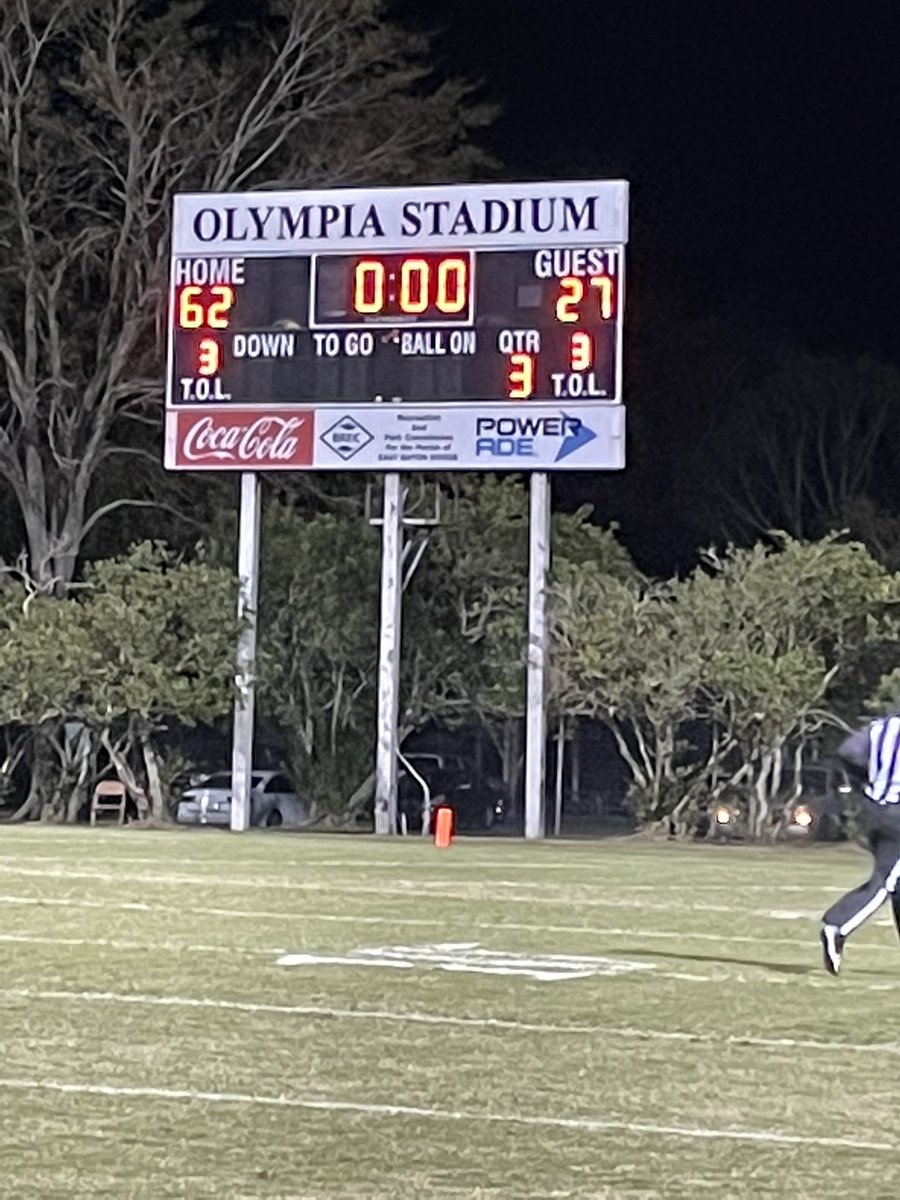 camclaytor's tweet photo. District champs?! Yeah, I like the sound of that. Way to go Patriots! #LMHSFootball https://t.co/seTqFyNwNj