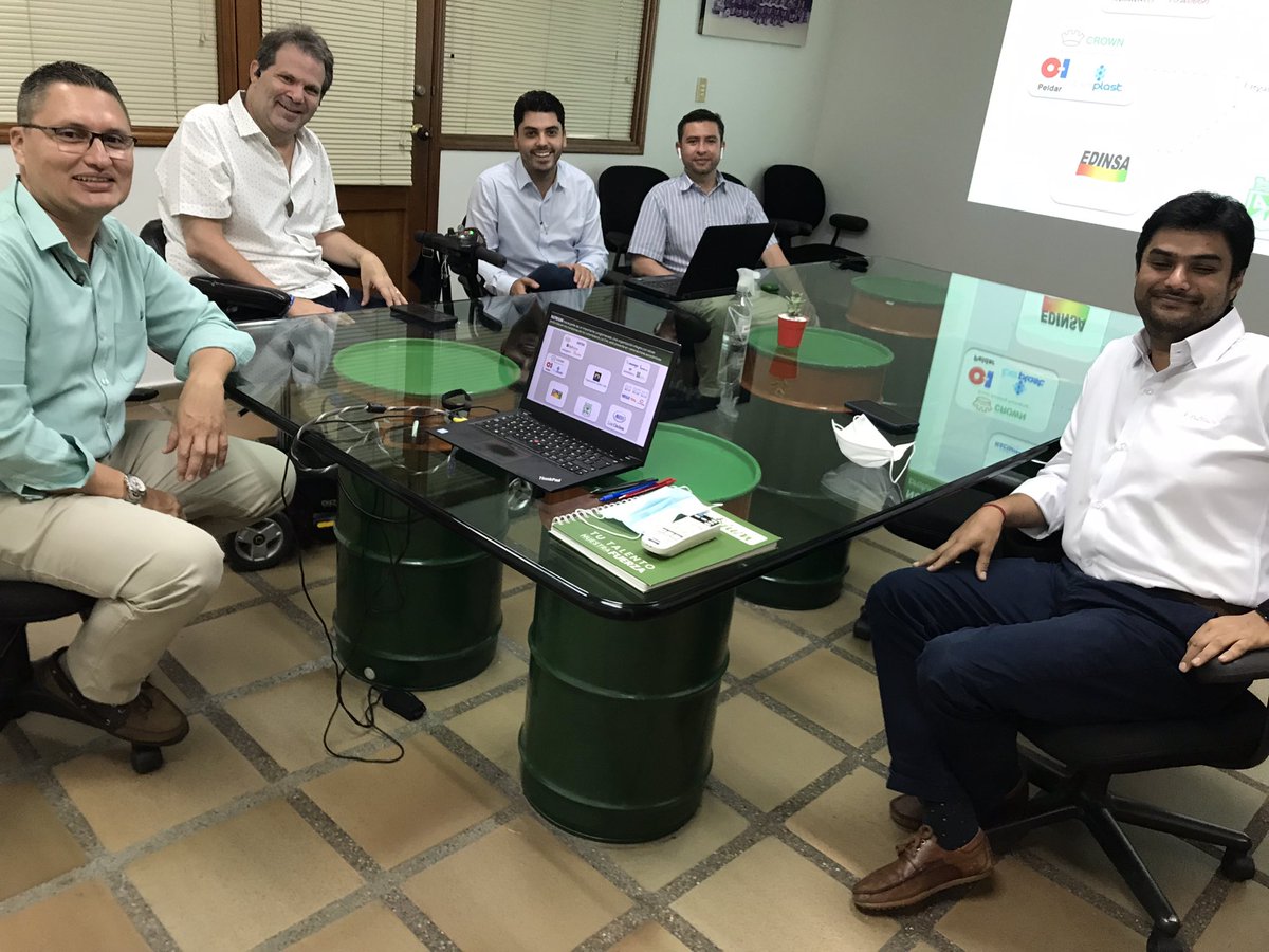 JMSanclemente's tweet photo. Estuvimos en #Tuluá, visitando a #Nutrium #Postobón. Tenemos un nuevo aliado en #AgriculturaPorContrato. Una empresa que tiene su operación dispuesta para aumentar las compras de fruta directamente a los productores pequeños y medianos, sin intermediarios y a los mejores precios. https://t.co/jhXMoMT0Ev