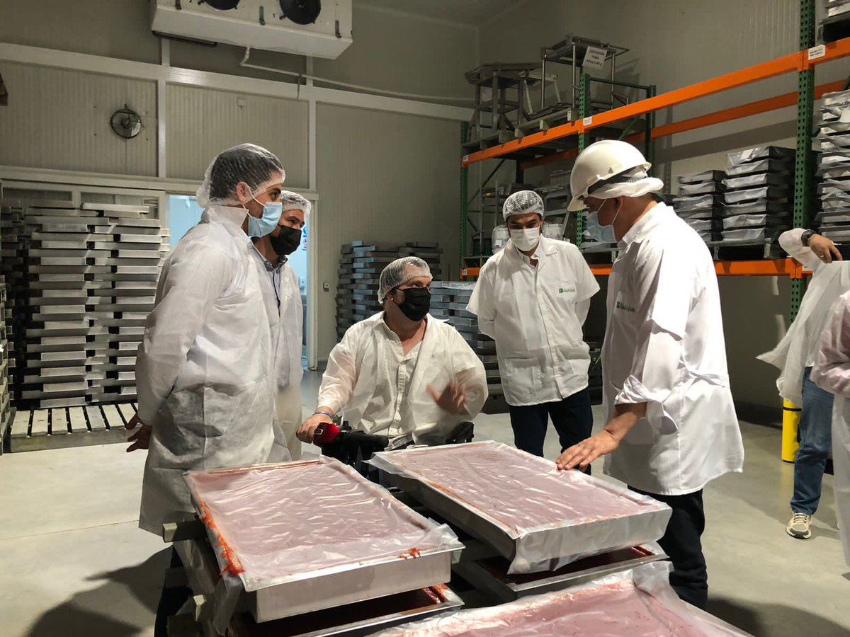 JMSanclemente's tweet photo. Estuvimos en #Tuluá, visitando a #Nutrium #Postobón. Tenemos un nuevo aliado en #AgriculturaPorContrato. Una empresa que tiene su operación dispuesta para aumentar las compras de fruta directamente a los productores pequeños y medianos, sin intermediarios y a los mejores precios. https://t.co/jhXMoMT0Ev