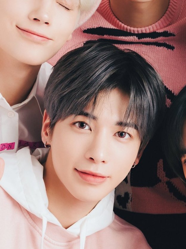 pretty in pink 

#txt #MAMAVOTE 
#TAEHYUN