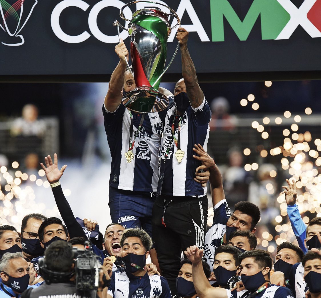 axelsolisrmz's tweet photo. Hoy hace un año @Rayados se consagraba #CampeónDeTodo !!
Único en la historia del #FutRegio 
🏆 @TheChampions 
🏆@LigaBBVAMX 
🏆 #CopaMX https://t.co/XW5p2bgUlh